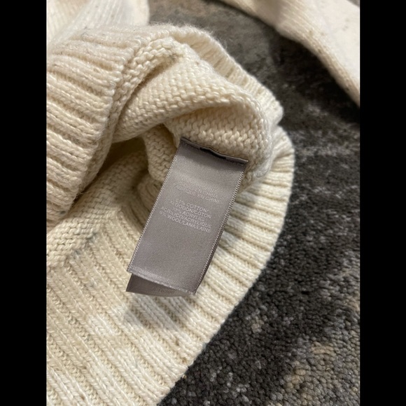 Liz Claiborne women’s V neck knit winter sweater - Picture 7 of 7